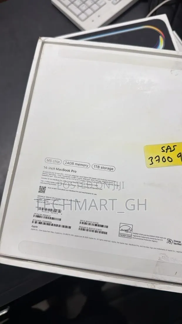 New Laptop Apple MacBook Pro 2025 M5 24GB Apple M5 SSD 1T · Photo 1