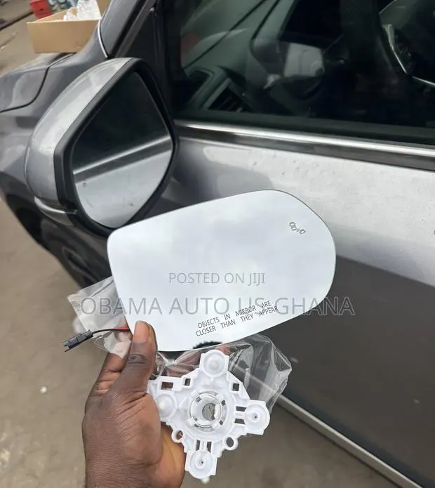 Honda CRV OEM Sensor Side Mirror Glass 2017 2018 2019 2020 2021 2022 · Photo 1