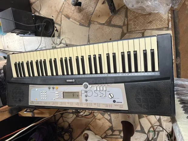 Yamaha PSR E203 From Uk · Photo 1