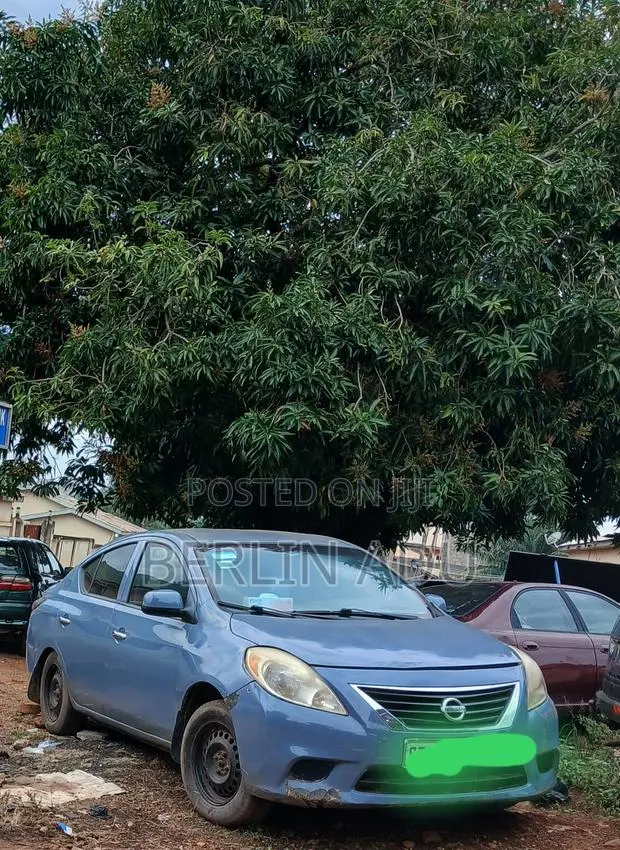 Nissan Versa 2012 Blue · Photo 1