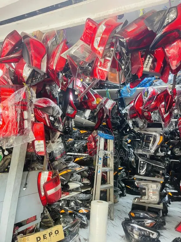 Dealers in Headlight and Taillights,both Used and New One · Photo 1