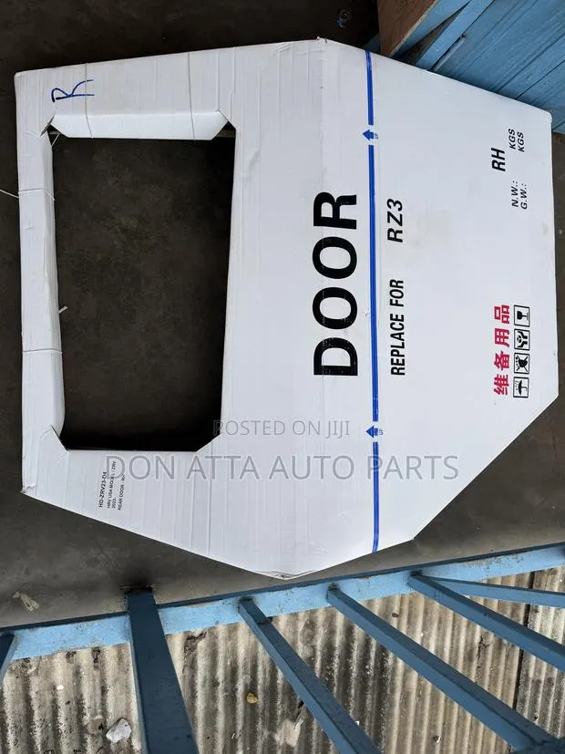 Honda HRV 2024 Back Door Right Available · Photo 1