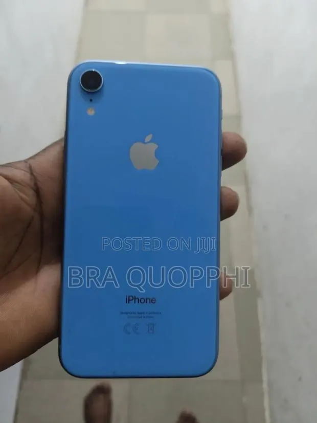 Apple iPhone XR 128 GB Blue · Photo 1
