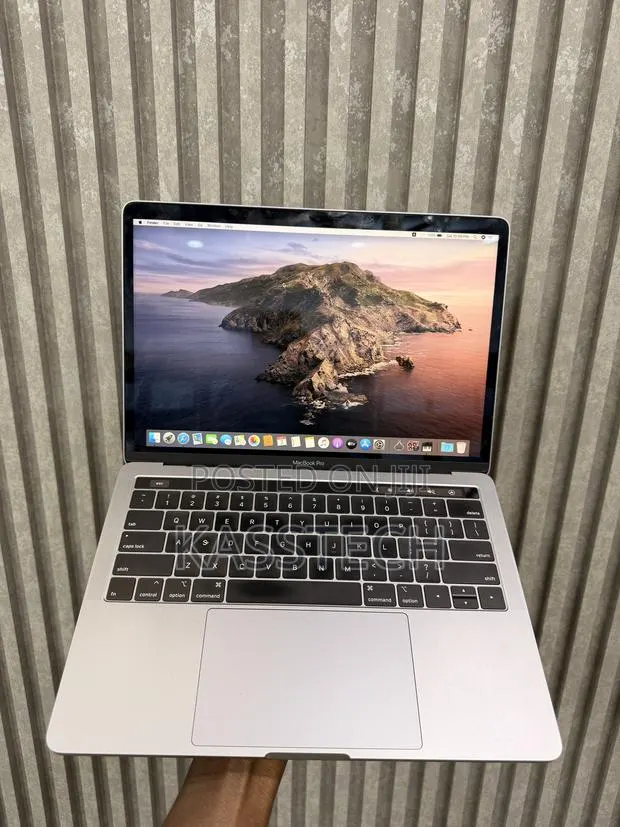 Laptop Apple MacBook Pro 2019 8GB Intel Core i5 SSD 128GB · Photo 1