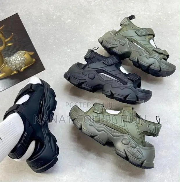Buffalo Chucky Platform Sole Sandals · Photo 1