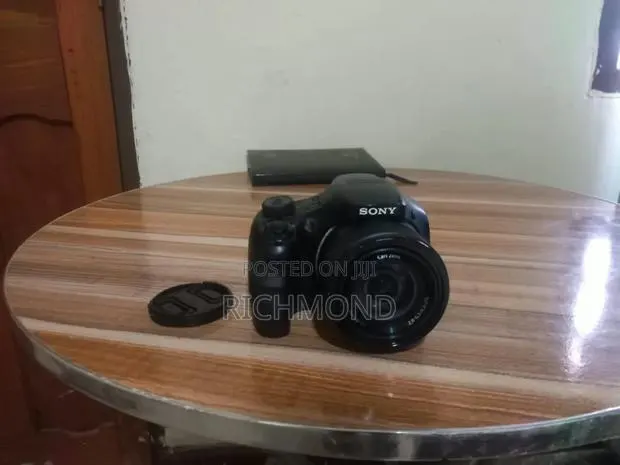 Sony Cyber-Shot DSC-HX400V 20.4MP Camera – 50× Optical Zoom · Photo 1