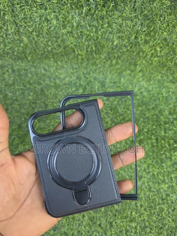 iPhone Duo Magnetic Leather Finish Case · Photo 1