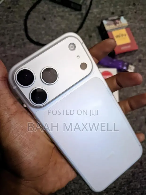 Apple iPhone 17 Pro Max 256 GB White · Photo 1