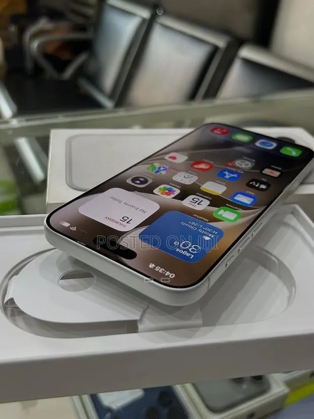 Apple iPhone 17 Pro Max 256 GB Silver · Photo 1