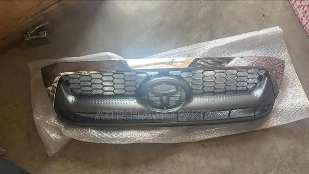 Toyota Hilux 2005 2006 2007 2008 2009 Front Top Grille Shells · Photo 1