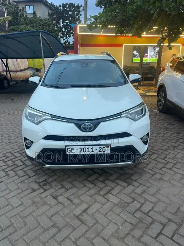 Toyota RAV4 Limited AWD (2.5L 4cyl 6A) 2017 White · Photo 1