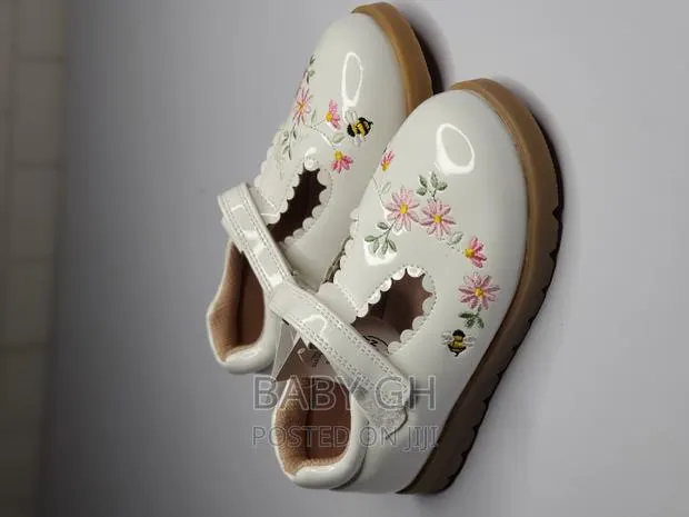 George White T-Bone Floral Girls Shoe · Photo 1
