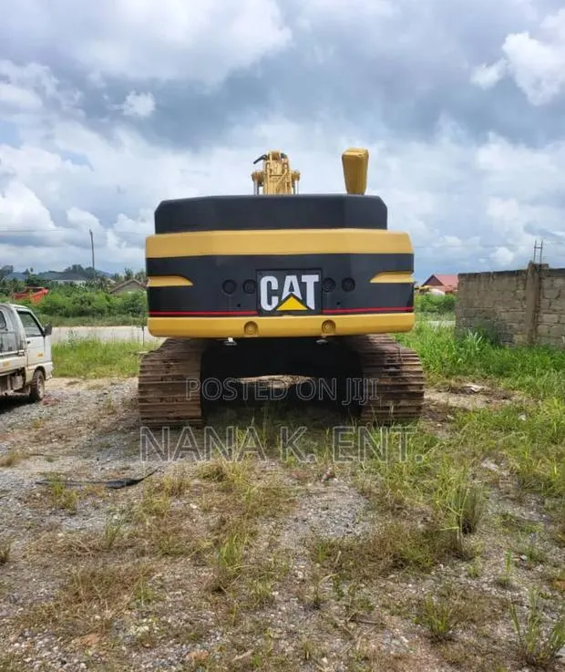 Caterpillar Excavator · Photo 1