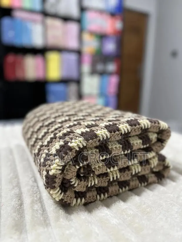 Handmade Crochet Blanket 120x100cm · Photo 1