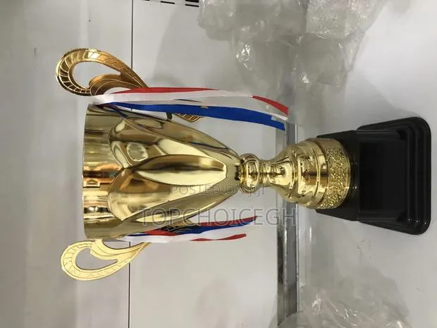 Football Trophy (46cm) · Photo 1