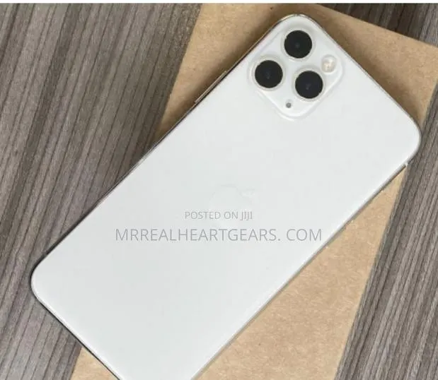 Apple iPhone 11 Pro 256 GB Silver · Photo 1