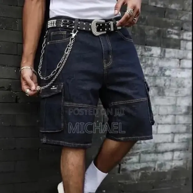 Baggy Cargo Bermuda Shorts · Photo 1