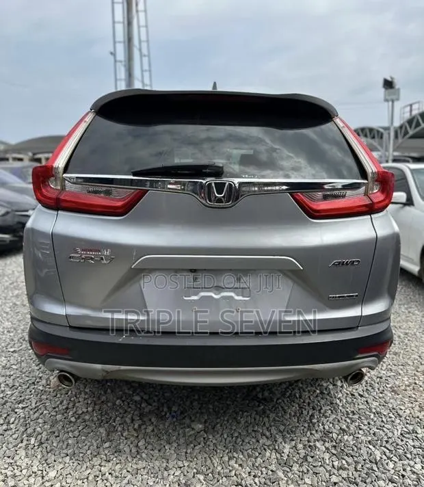 Honda CR-V Touring AWD 2019 Silver · Photo 1