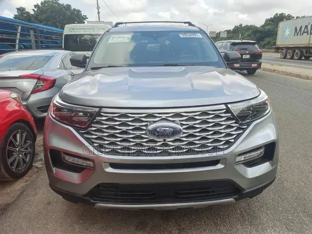 Ford Explorer 2021 Silver · Photo 1