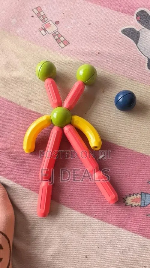 Magnetic Building Blocks With Balls 72pcs With Storage Box · Photo 1