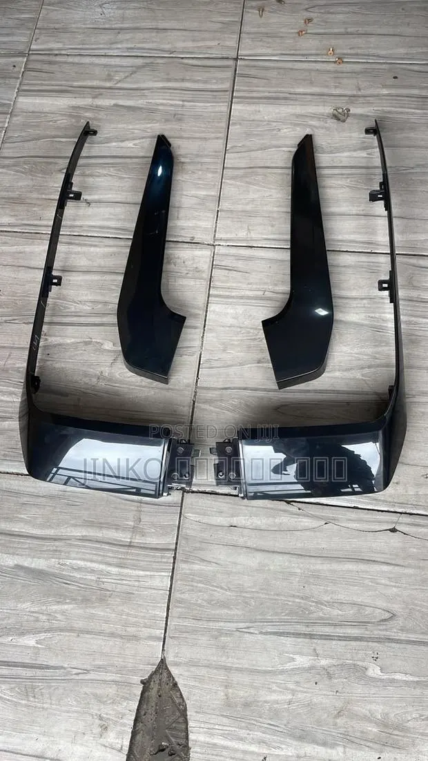 Mitsubishi L200 2020-2023 Bumper Moulding All Black · Photo 1
