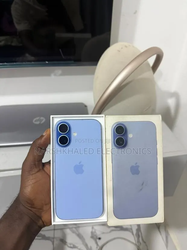 Apple iPhone 17 256 GB Blue · Photo 1