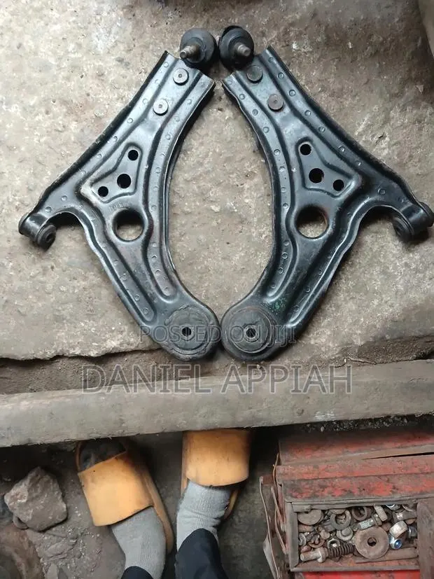 Chevrolet Aveo Lower Arm Pair · Photo 1
