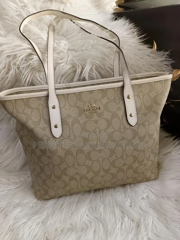 Coach Leather Bag With Zip · Photo 1