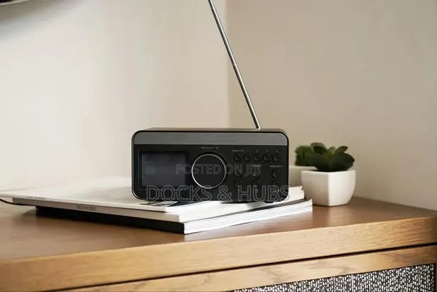 PEAQ Compact DAB+ FM Clock Radio (PCR 540) · Photo 1