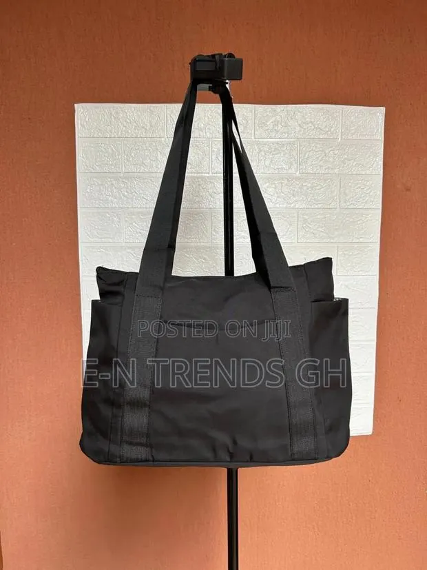 Nylon Versatile Tote Bag · Photo 1