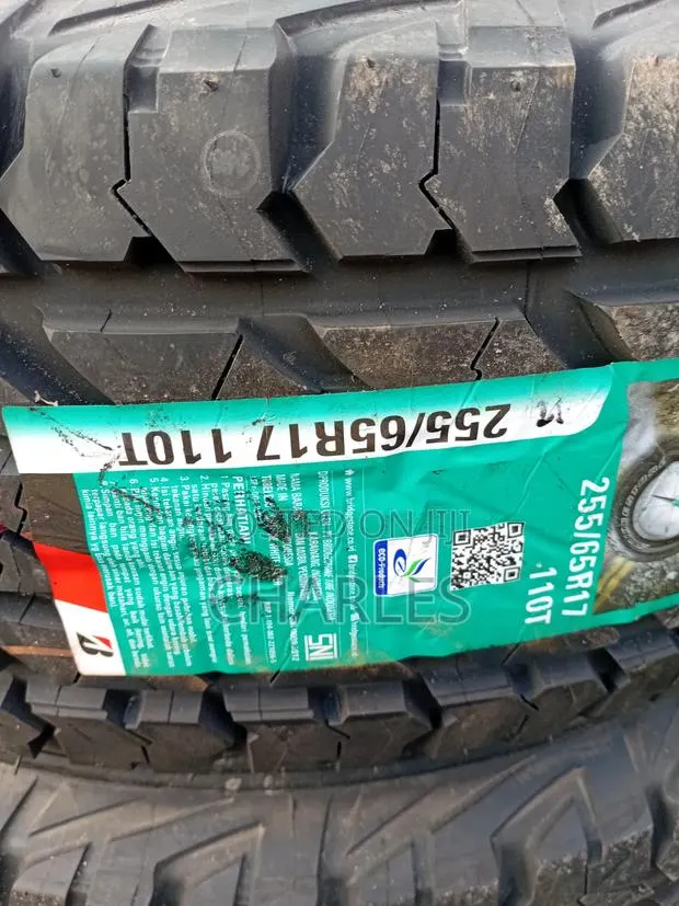 255/65r17 Bridgestone Tyres · Photo 1