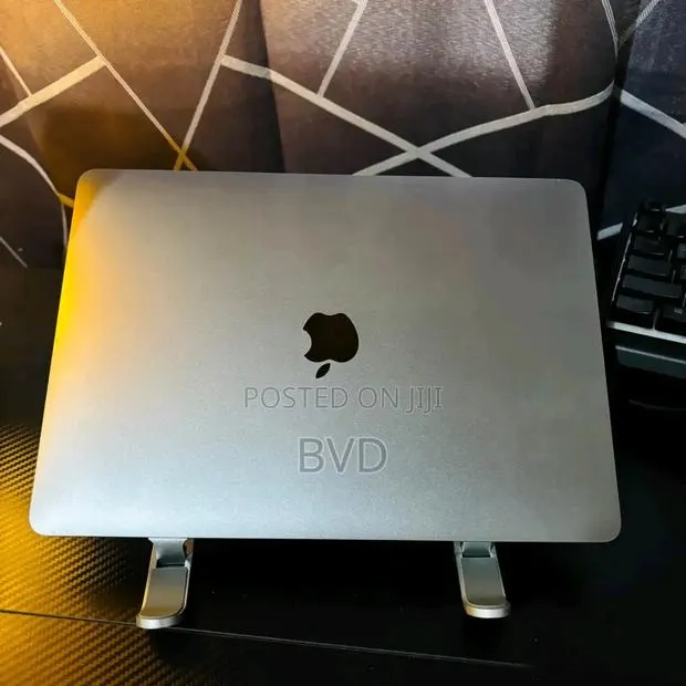 New Laptop Apple MacBook Pro 2020 M1 16GB Apple M1 SSD 512GB · Photo 2