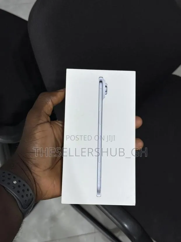 New Apple iPhone Air 256 GB Blue · Photo 1