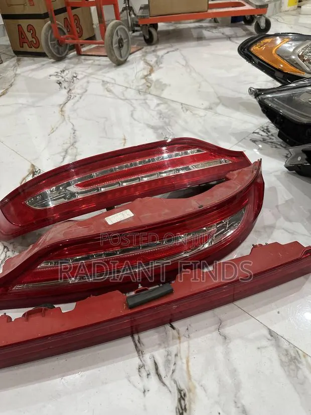 15 - 19 Lincoln MKC Driver Left,Right Center Taillight Brake Light · Photo 1