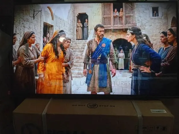 Samsung 43-Inch Smart Tv – Sleek Modern Design · Photo 1