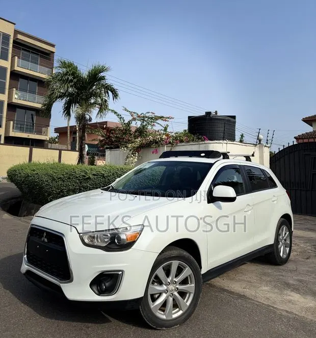 Mitsubishi Outlander SE 4dr SUV AWD (2.4L 4cyl CVT) 2015 White · Photo 1