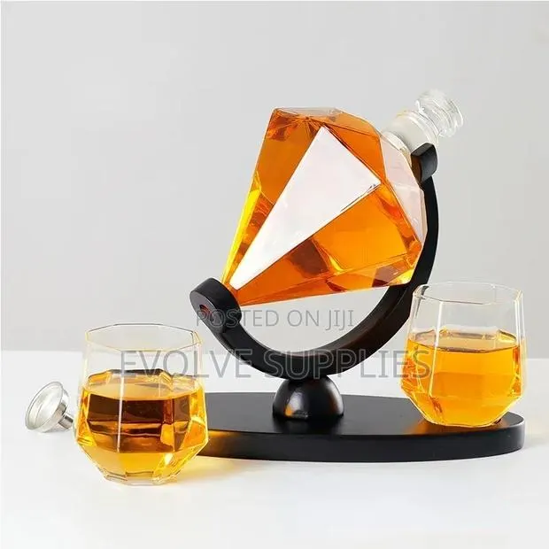 1 Litre Diamond Shaped Decanter · Photo 1