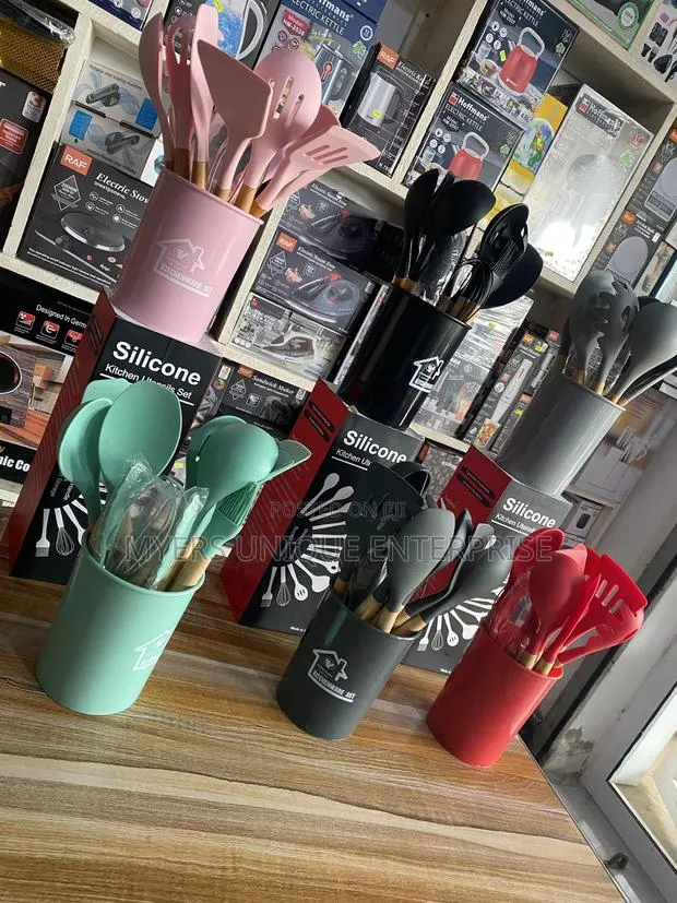 Silicone 12pcs Spoon Set With Wooden Handles · Photo 1
