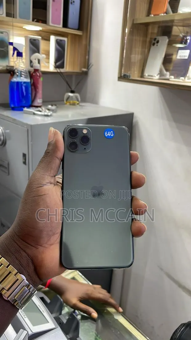 Apple iPhone 11 Pro Max 64 GB Black · Photo 1