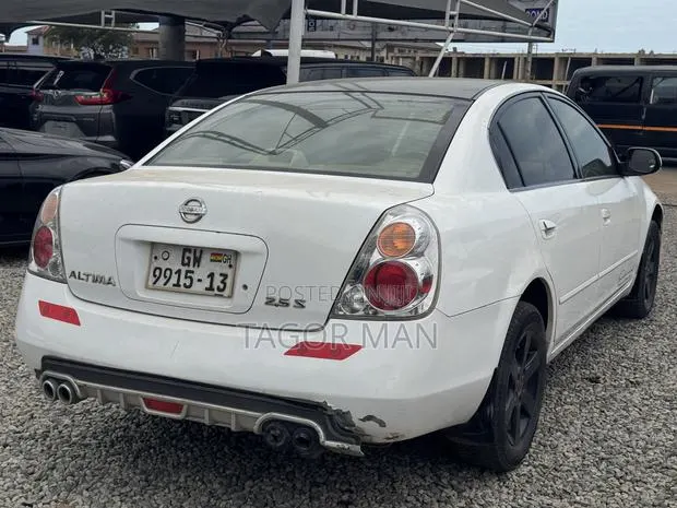 Nissan Altima 2.5 2010 White · Photo 1