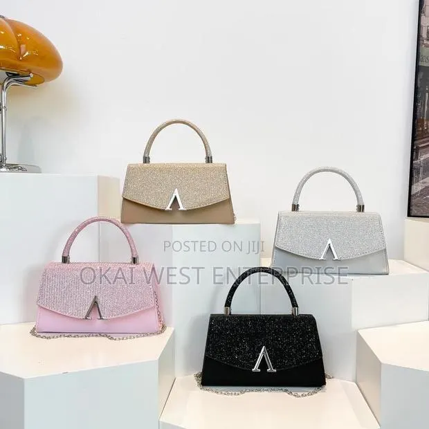 Women Classic Bag · Photo 1