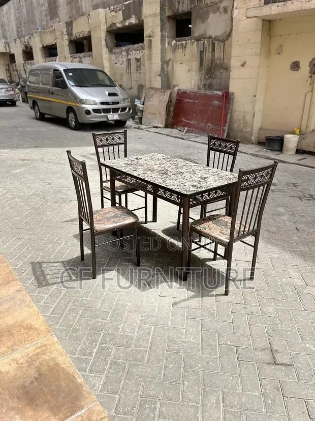 4chairs Dining Table · Photo 1