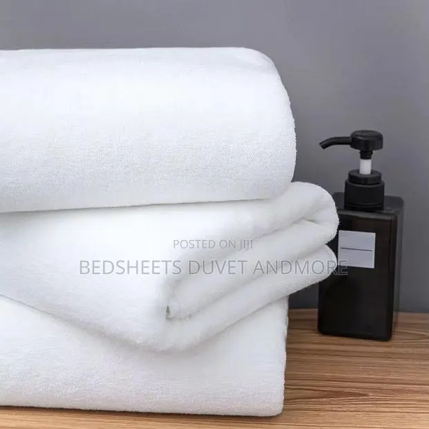 Luxurious White Bath Towels · Photo 1