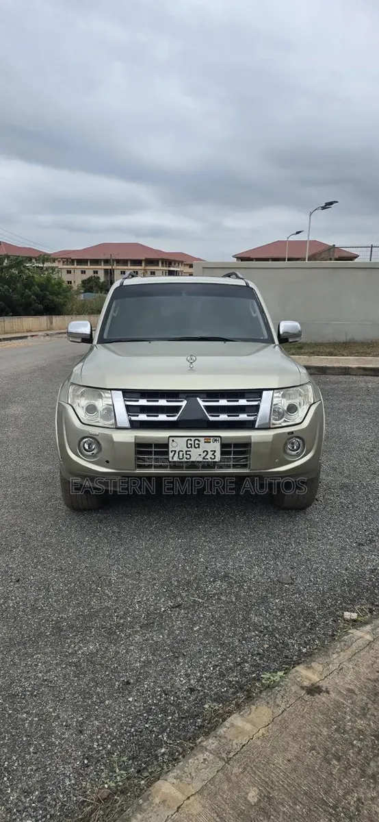 Mitsubishi Pajero V90 3.8 V6 GLS/GLX 2015 Gold