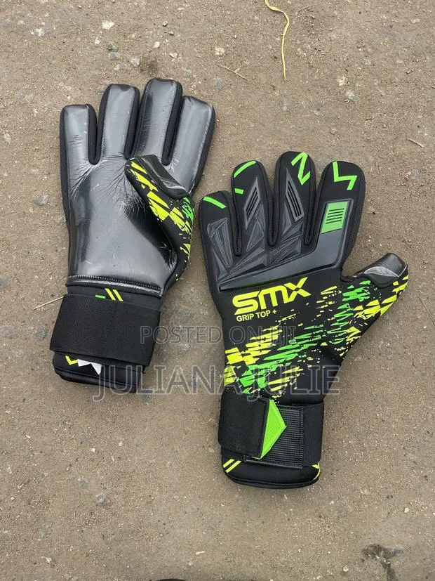 Original First Grade Keeper Gloves · Photo 1