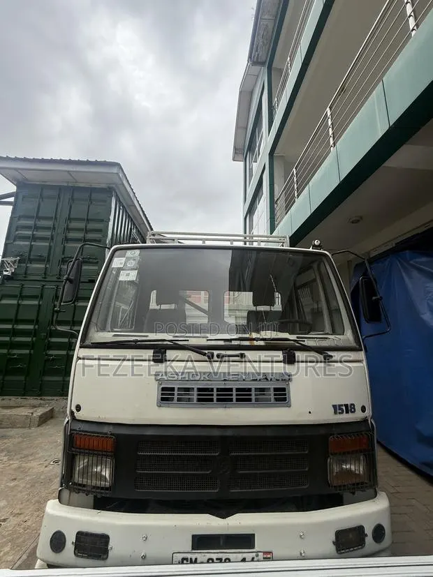 ASHOK LEYLAND 1518 Truck 2014 White · Photo 1