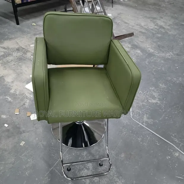 Modern Green Barber or Salon Styling Chair · Photo 1