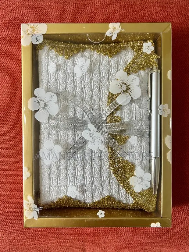 Golden Box Wedding Bible · Photo 1