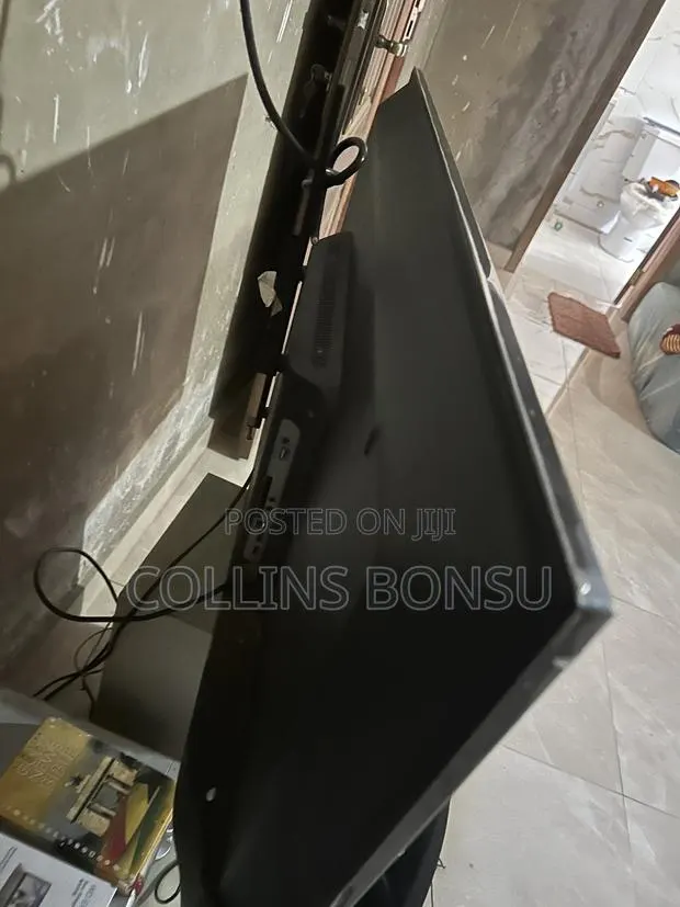 Hisense 43inch · Photo 1