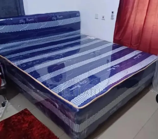 Queen Size Bed · Photo 1